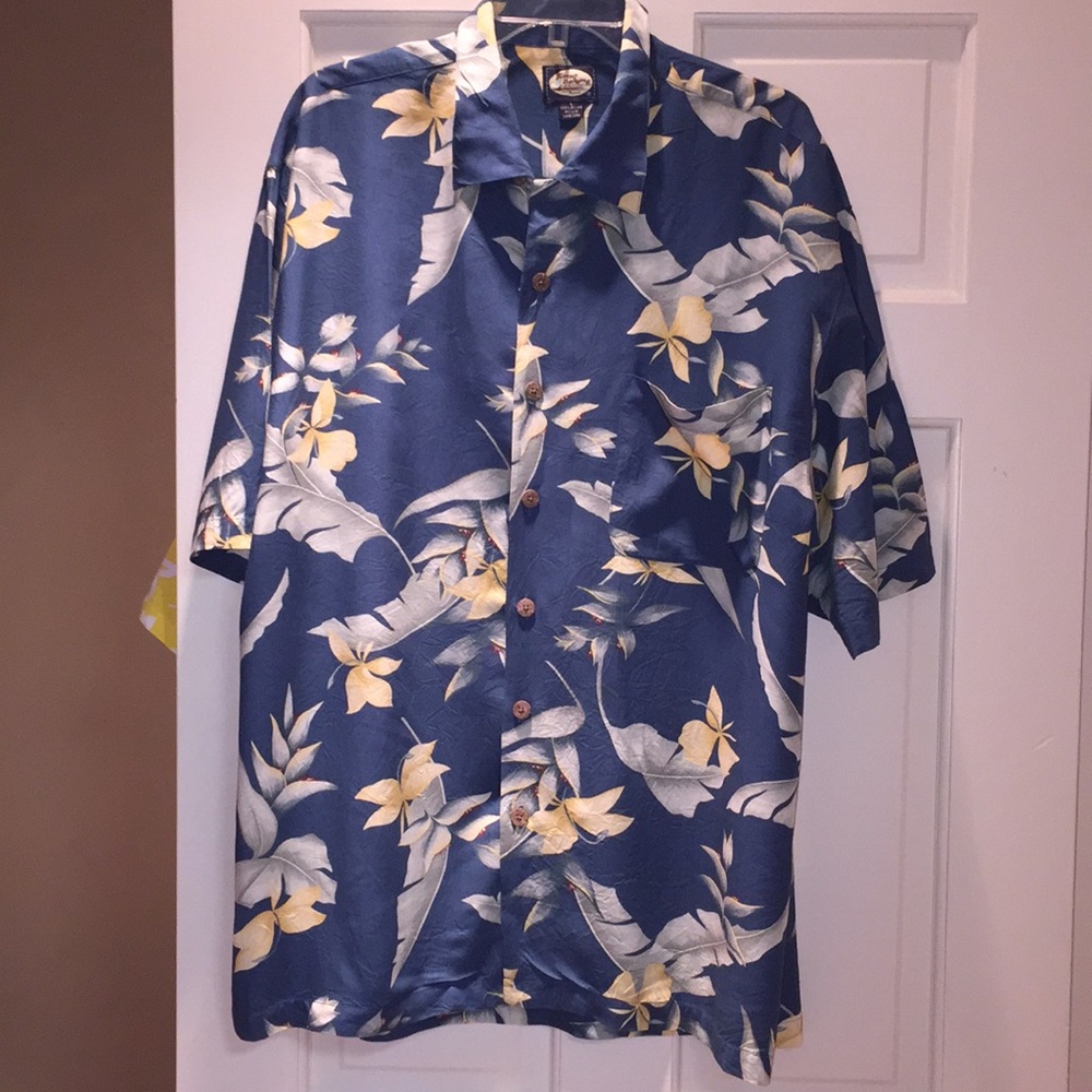 Men’s Tommy Bahama shirt. Blue.